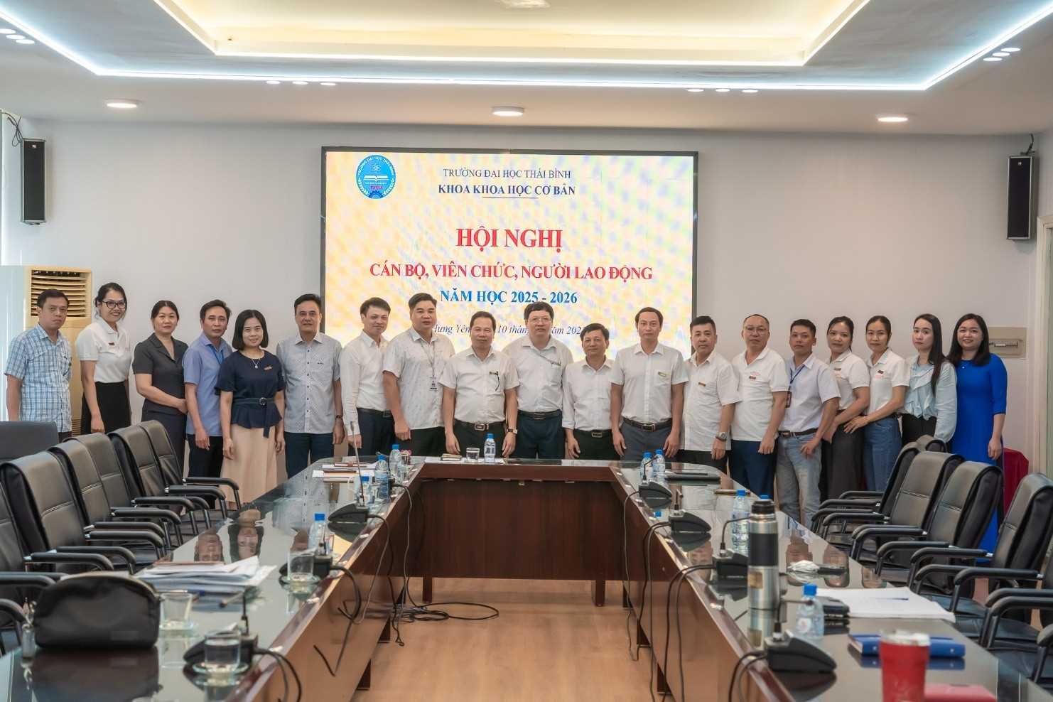 CÁC ĐƠN VỊ TRƯỜNG ĐẠI HỌC THÁI BÌNH TỔ CHỨC THÀNH CÔNG HỘI NGHỊ VIÊN CHỨC, NGƯỜI LAO ĐỘNG NĂM 2025